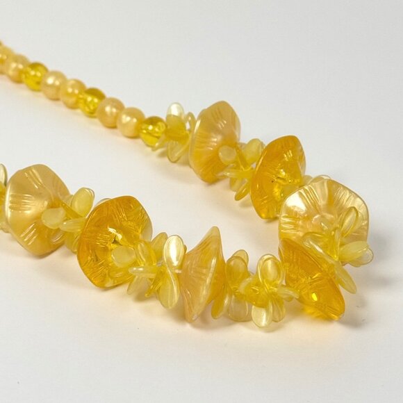 VINTAGE 80s Chunky Yellow Beaded Necklace Plastic Flower Barbie Y2K Twee - Picture 9 of 11